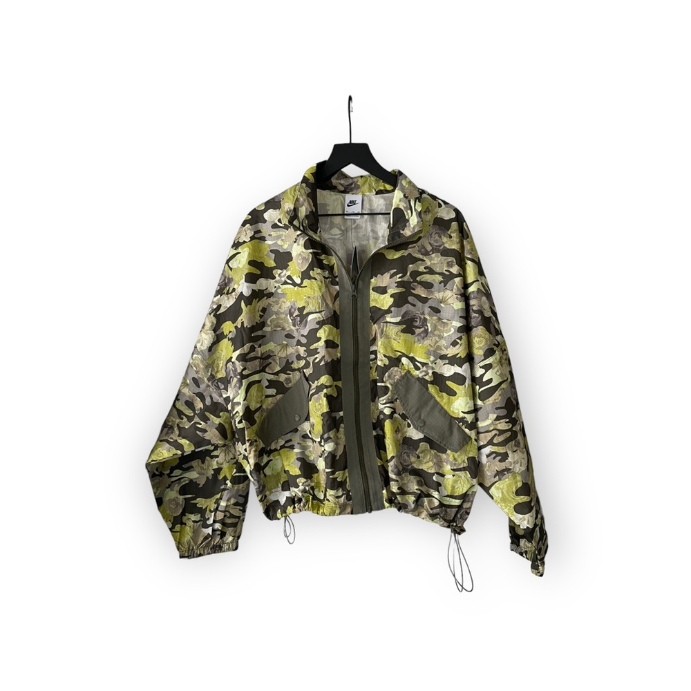 NWT Nike camouflage windbreaker